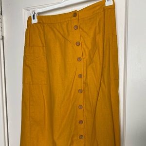 Yellow button down midi skirt with pockets!! NWOT